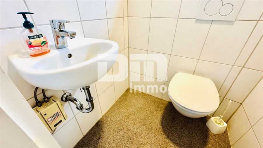 Wunderschönes Reihenhaus in exponierter Lage mit Traumgarten - OG Gäste WC